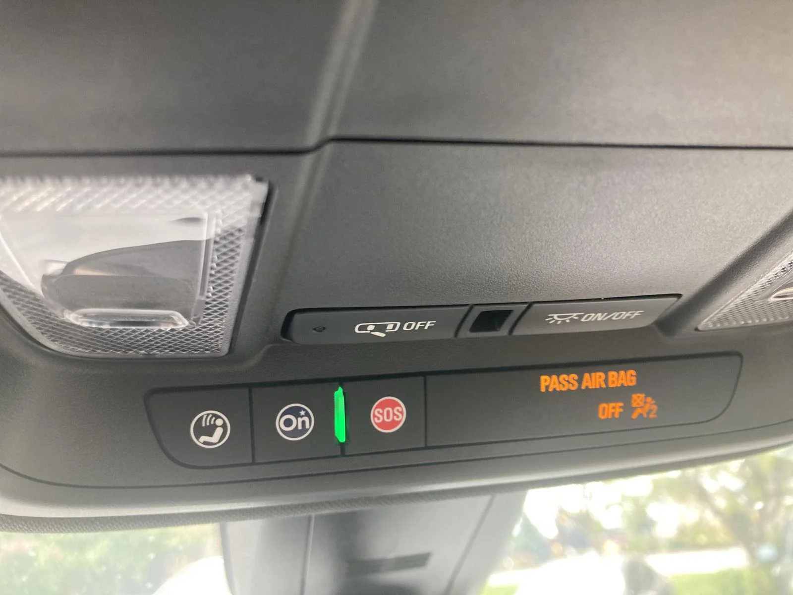 Used 2023 Wh Chevrolet  image 18