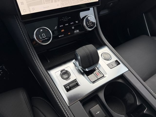 2025 Jaguar F-PACE R-Dynamic S - Photo 24