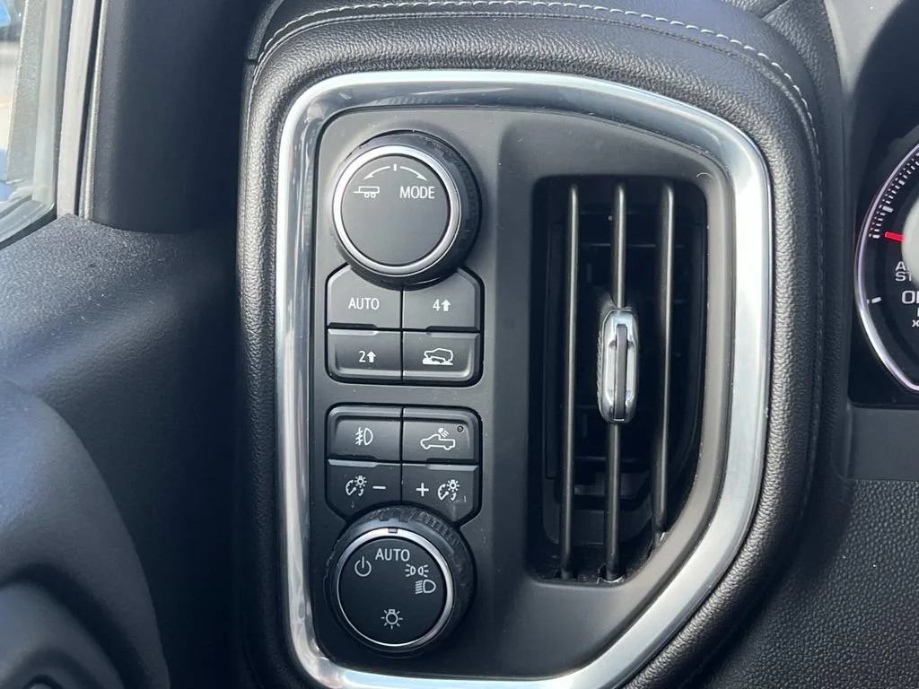 Used 2020 SHADOW GRAY METALLIC Chevrolet RST image 26