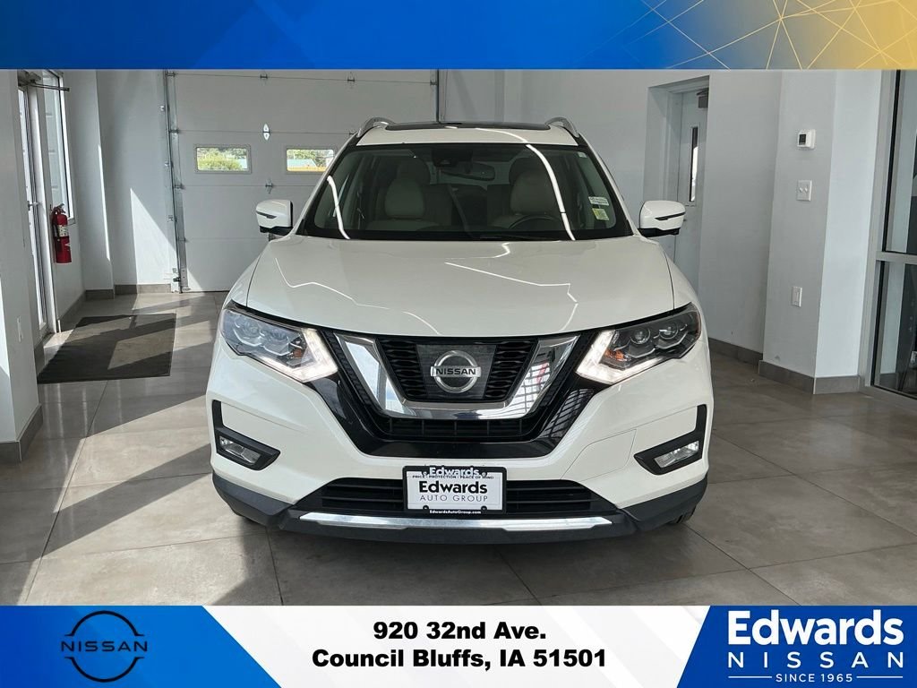 Used 2017 White Nissan  image 3