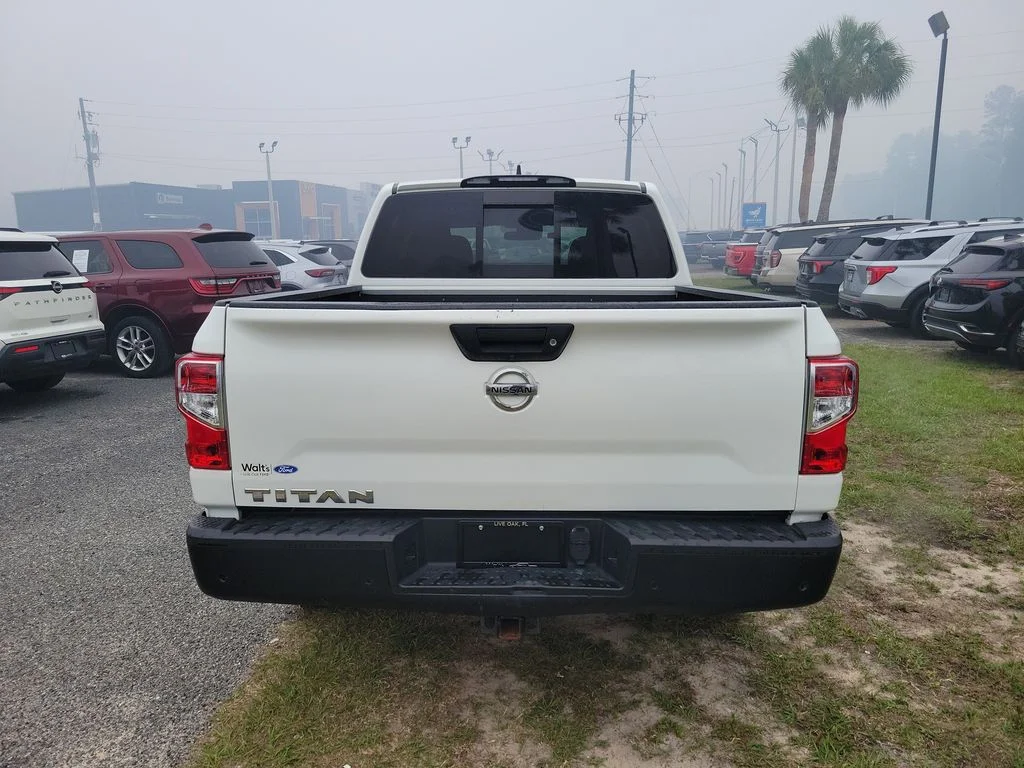 Used 2022 Glacier White Nissan S image 9