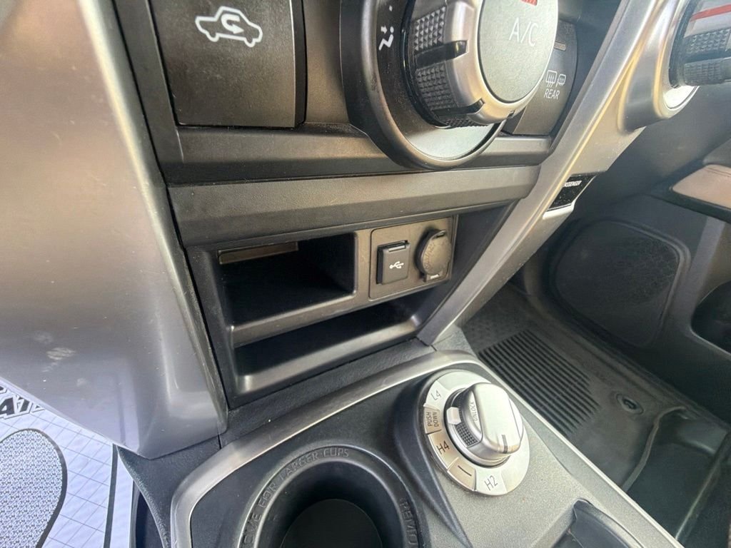 Used 2022 Midnight Black Metallic Toyota SR5 image 25