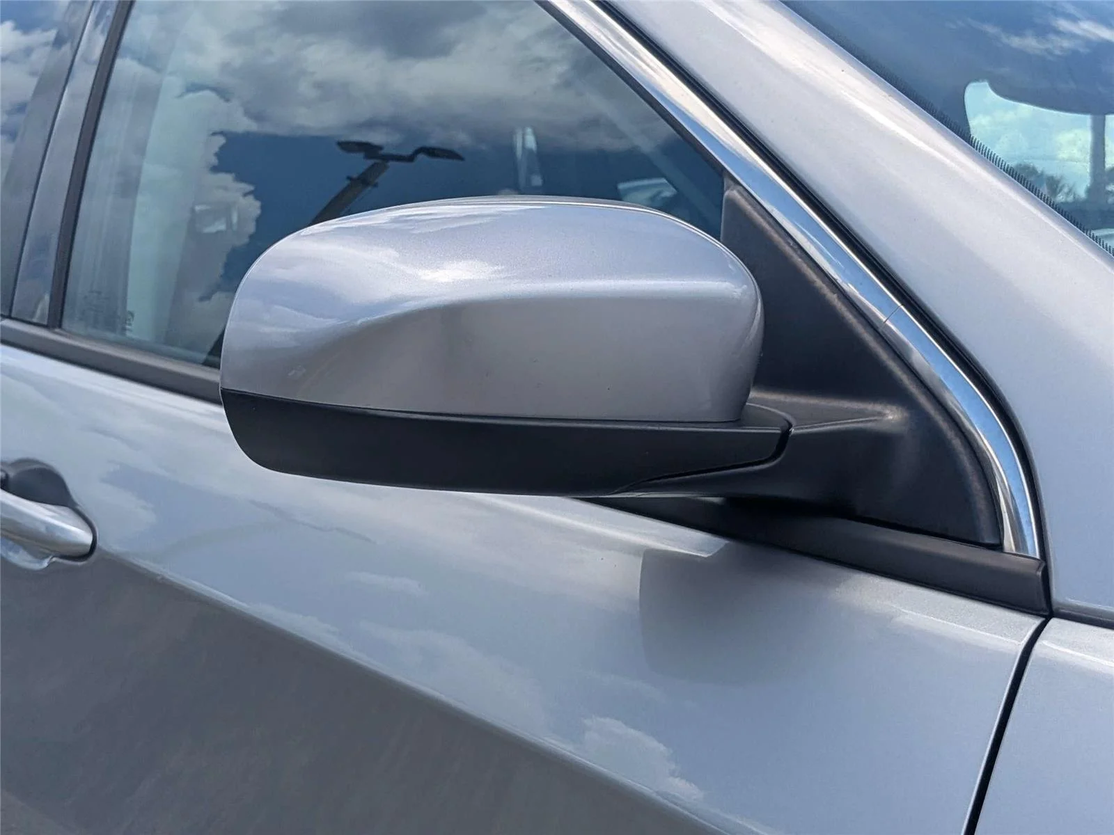 Used 2021  Jeep Latitude image 10