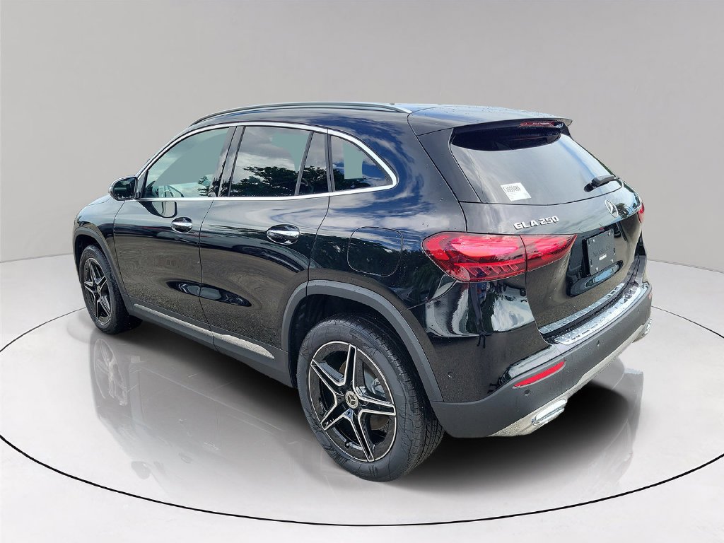 New 2026 Night Black Mercedes-Benz GLA 250 image 4