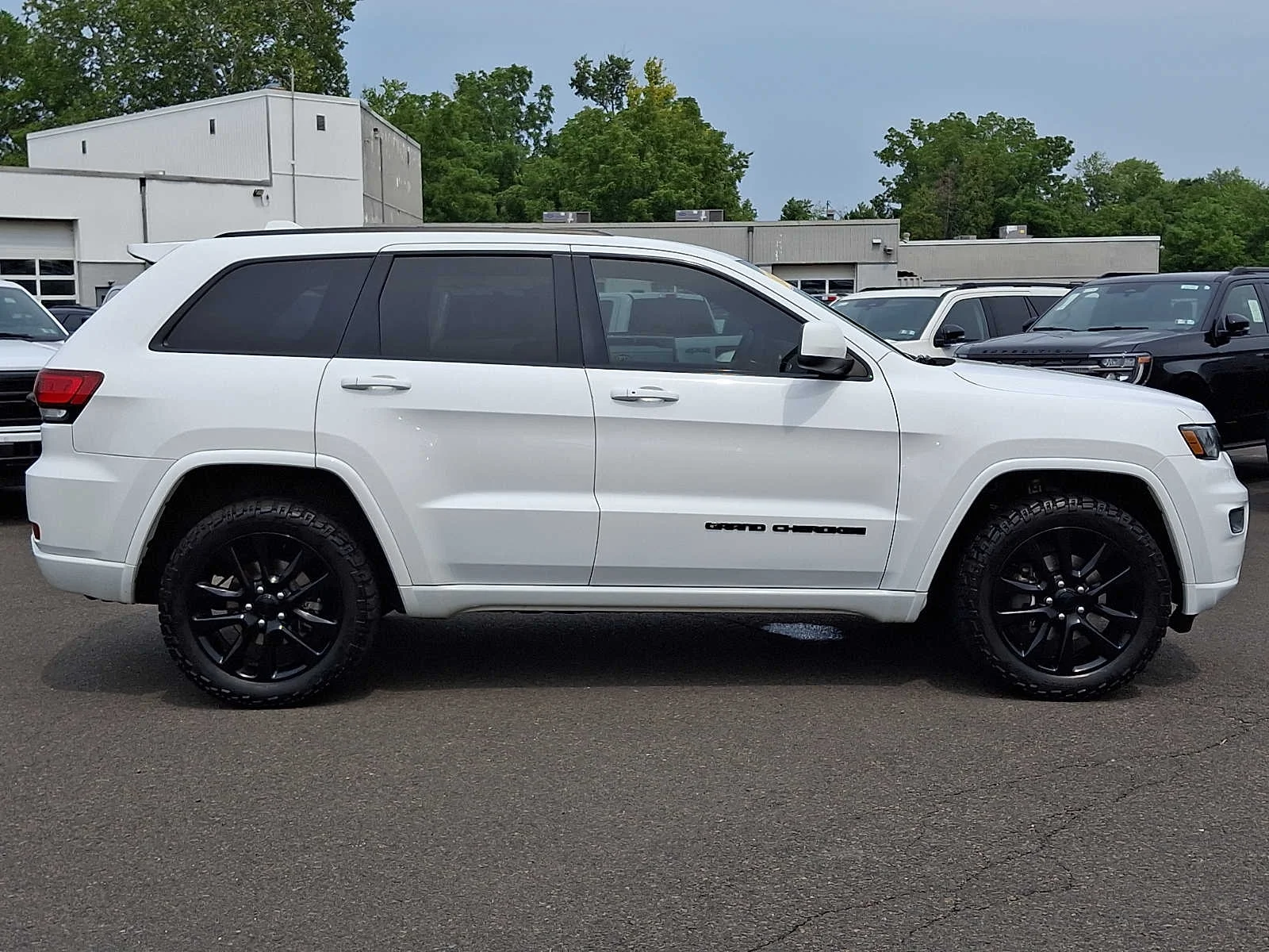 Used 2018 Bright White Clearcoat Jeep Altitude image 7