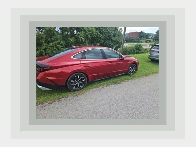 Used 2025 Red Hyundai SEL image 1