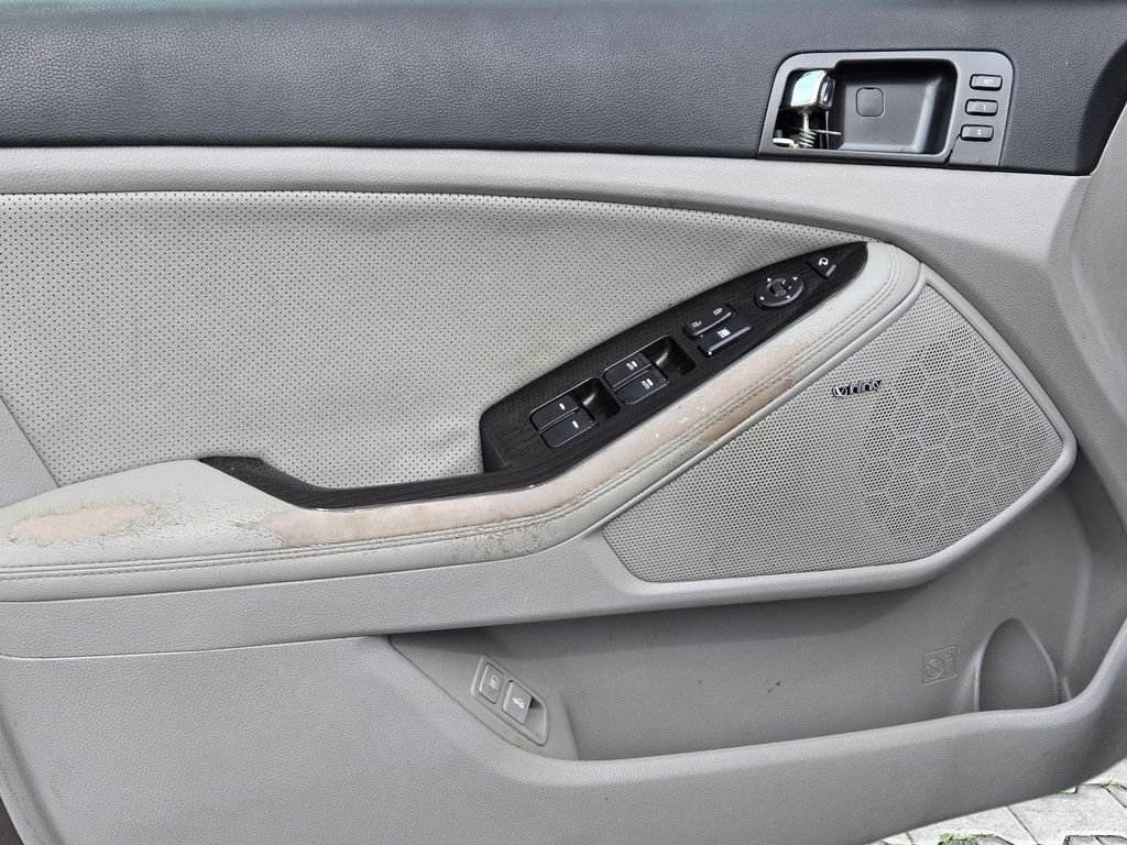 Used 2012 Silver Kia EX image 12