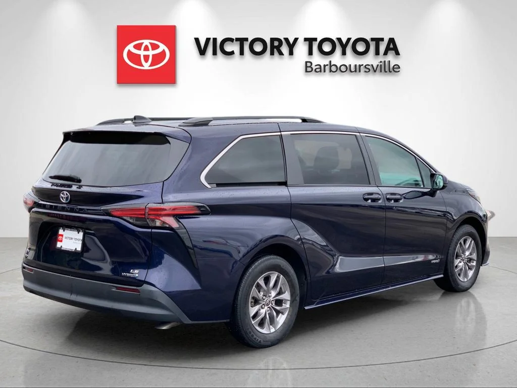 Used 2021  Toyota LE image 7