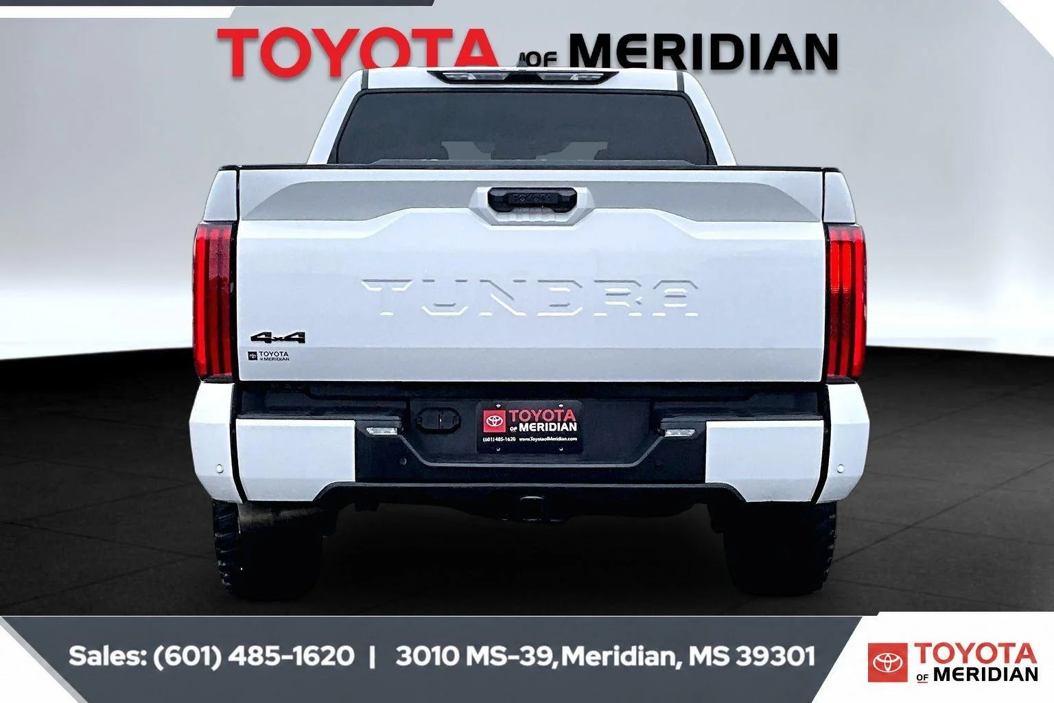 Used 2023 Ice Cap Toyota SR5 image 4