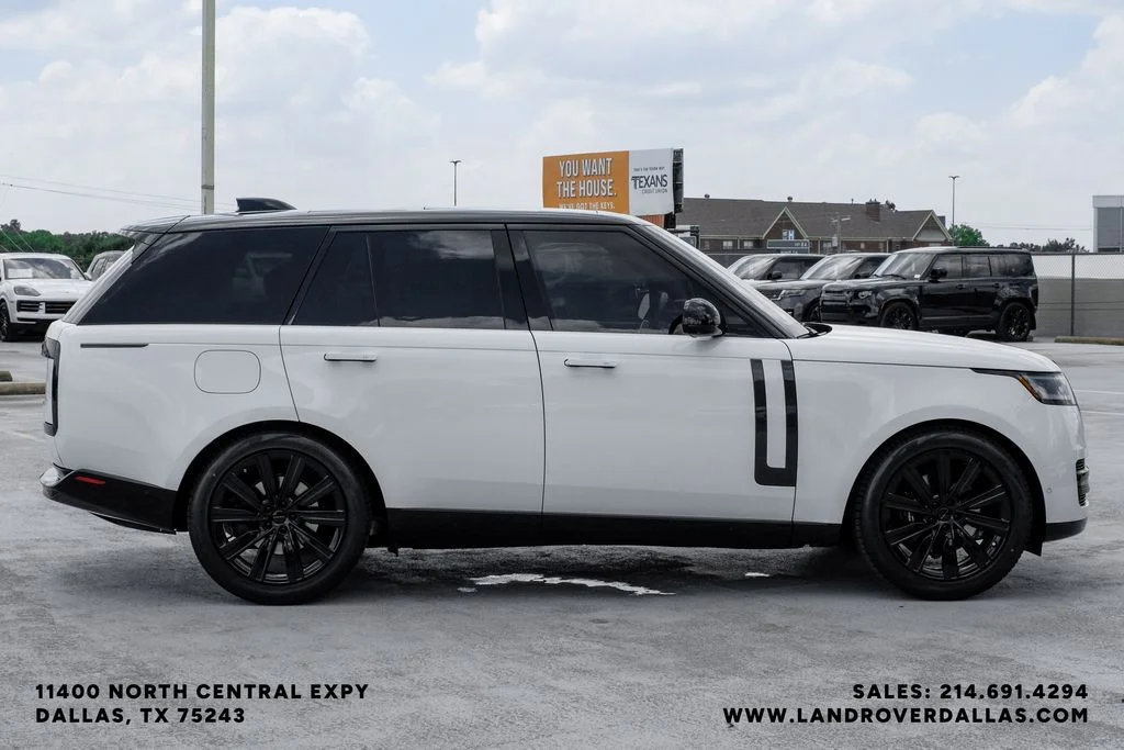 New 2026 Fuji White Land Rover SE image 7