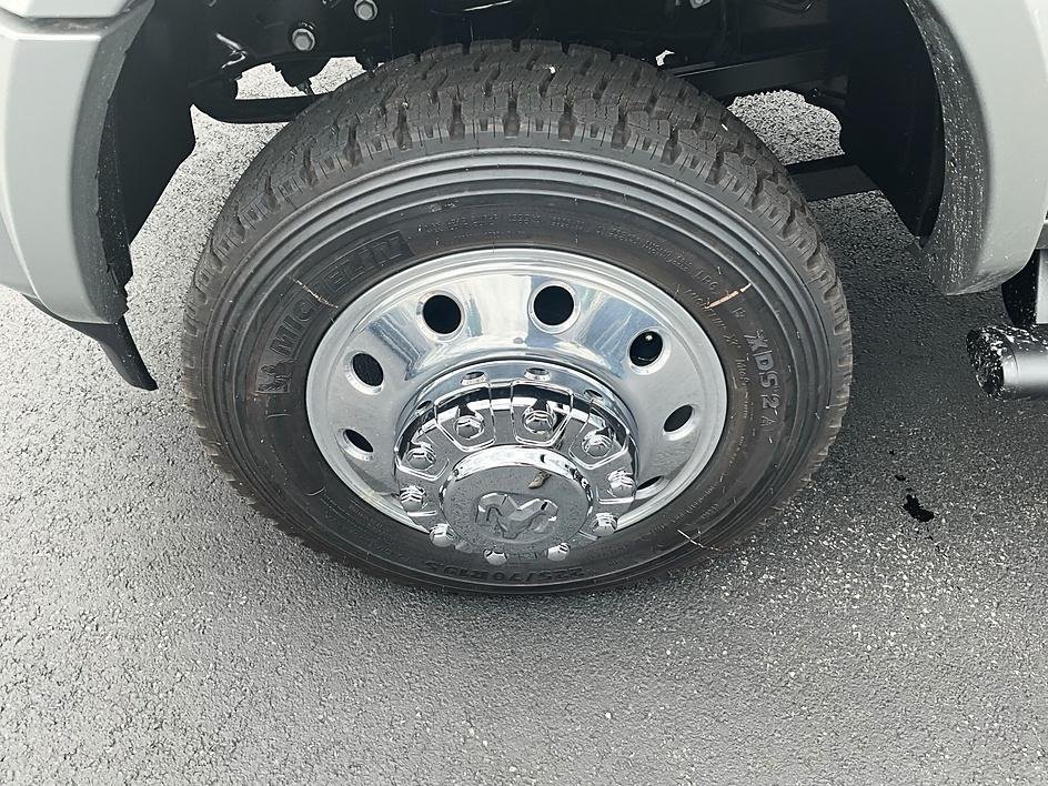New 2026 Ceramic Gray Clear-Coat Exterior Paint RAM Laramie image 9