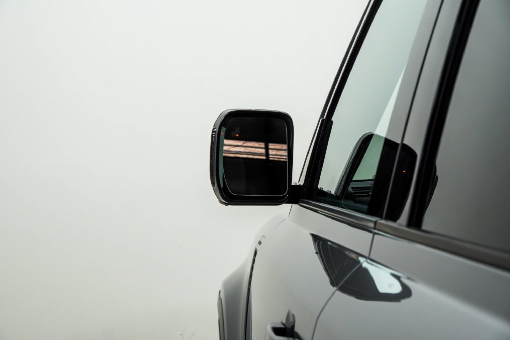Used 2023 Gray Land Rover SE image 15