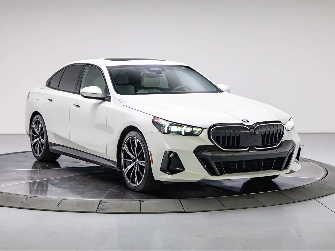 Used 2024 Mineral White Metallic BMW xDrive image 7