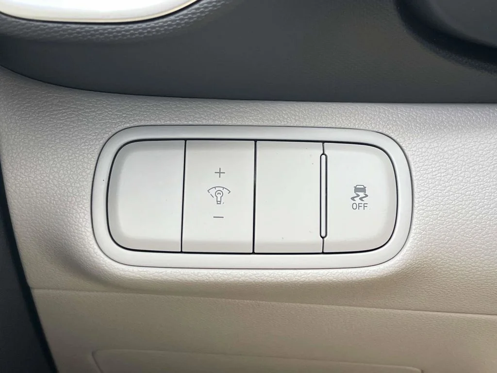 New 2026 Silver Hyundai SEL image 25