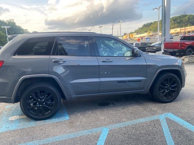 Certified Used 2020 Gray Jeep Altitude image 2