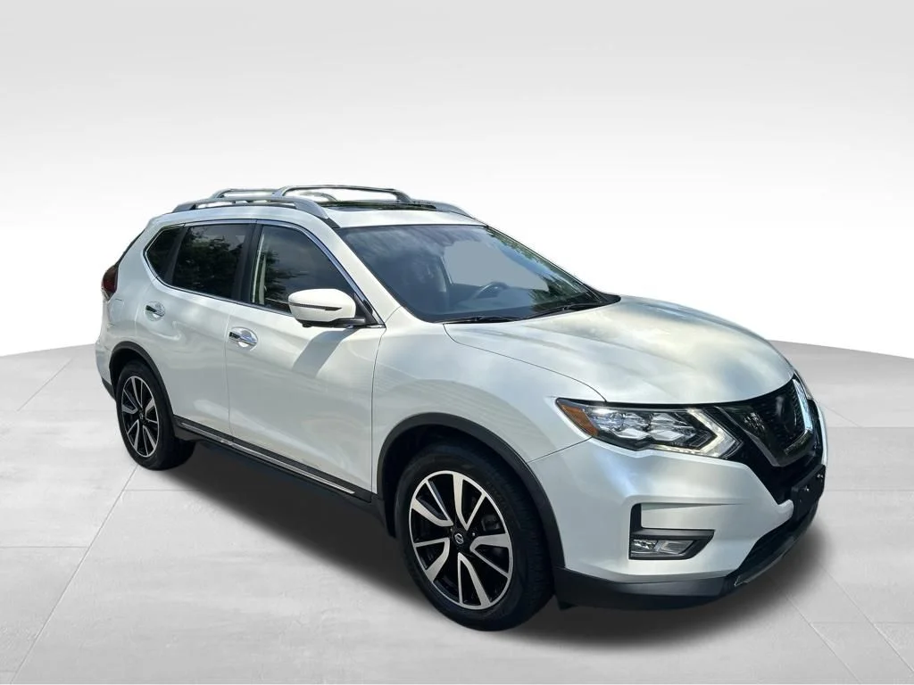 Used 2019 White Nissan SL image 8