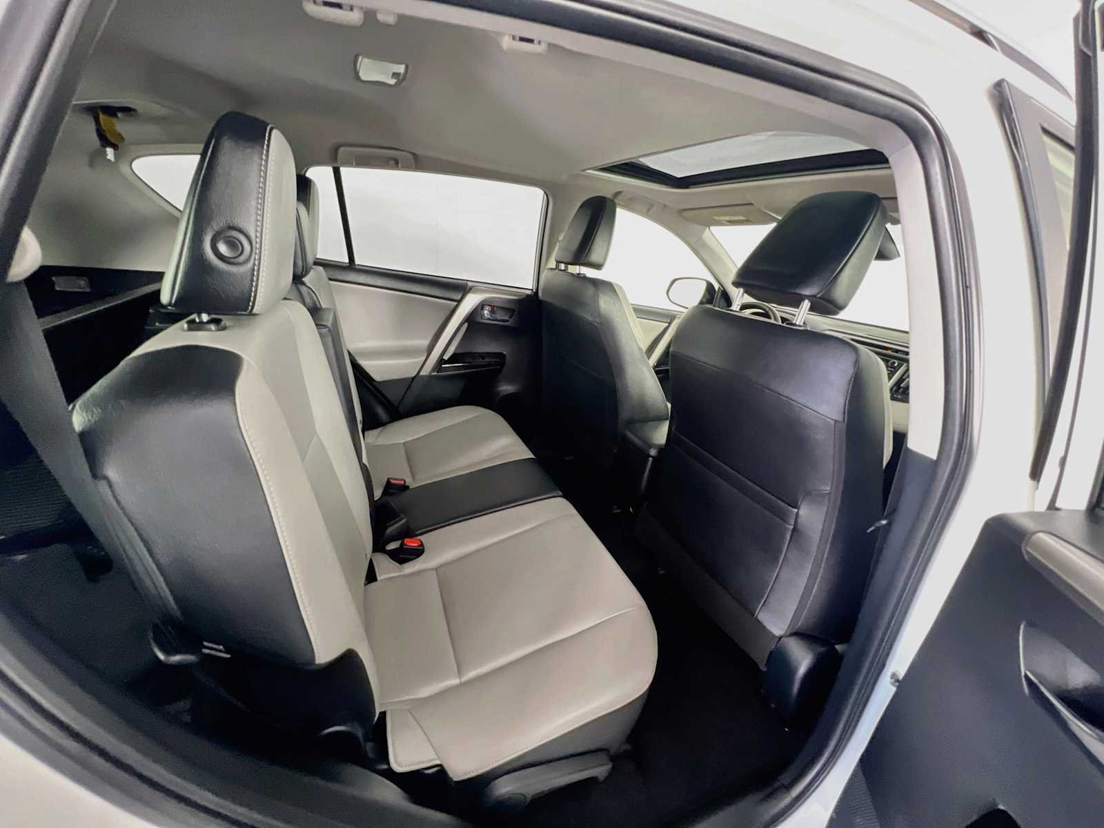Used 2018 Blizzard Pearl Toyota Limited image 28