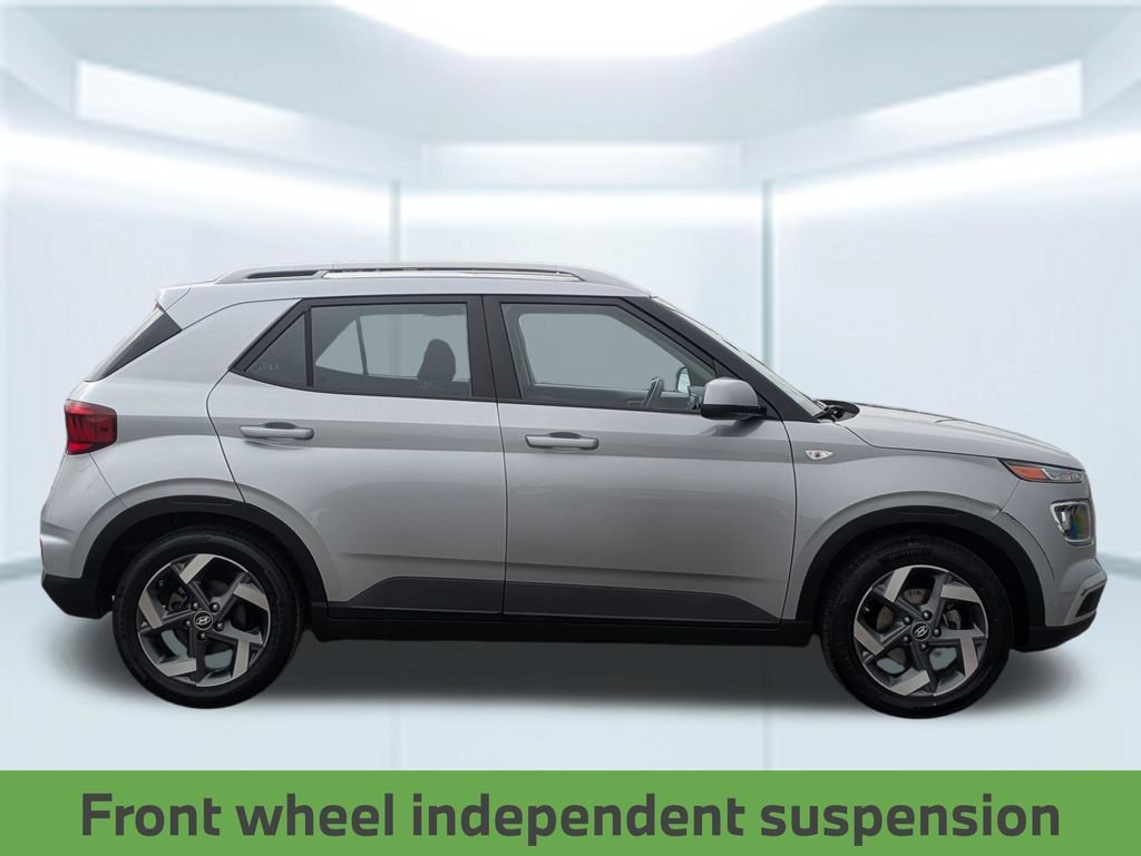 Used 2023 Silver Hyundai SEL image 8