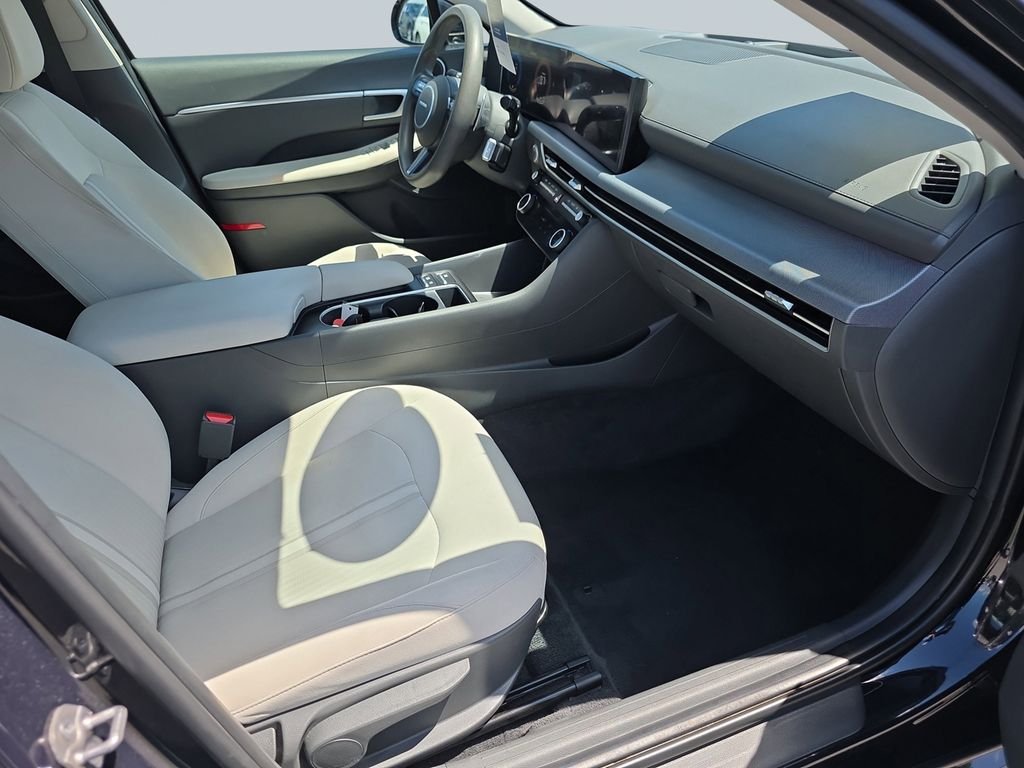Used 2024 Carbon Blue Hyundai SEL image 32