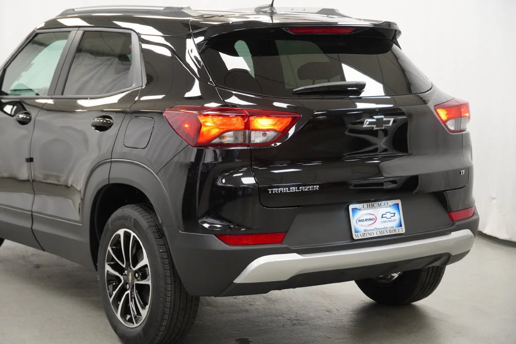 New 2026 Mosaic Black Metallic Chevrolet LT image 16