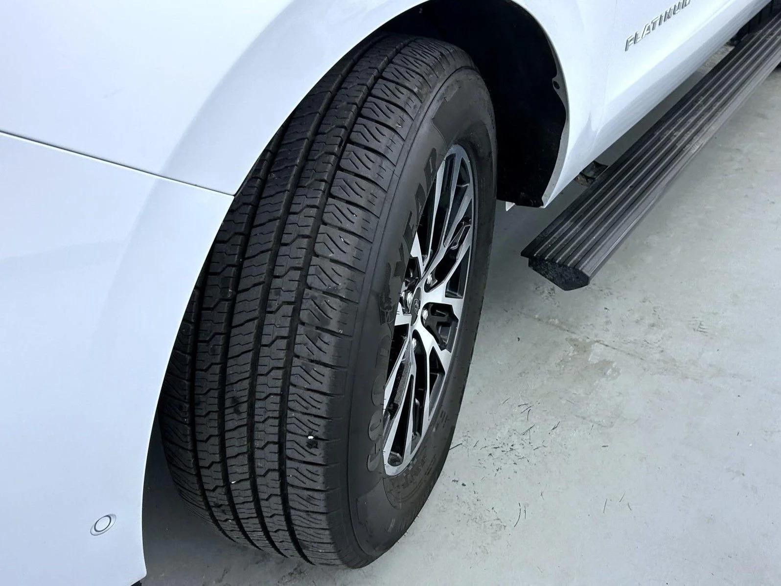 Used 2025 Silver Ford Platinum image 29