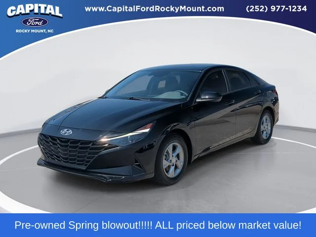 Used 2023 Black Hyundai SE image 1