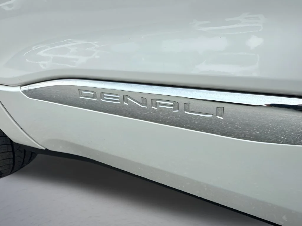 Used 2021 White GMC Denali image 25