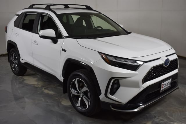 Used 2023 White Toyota SE image 12
