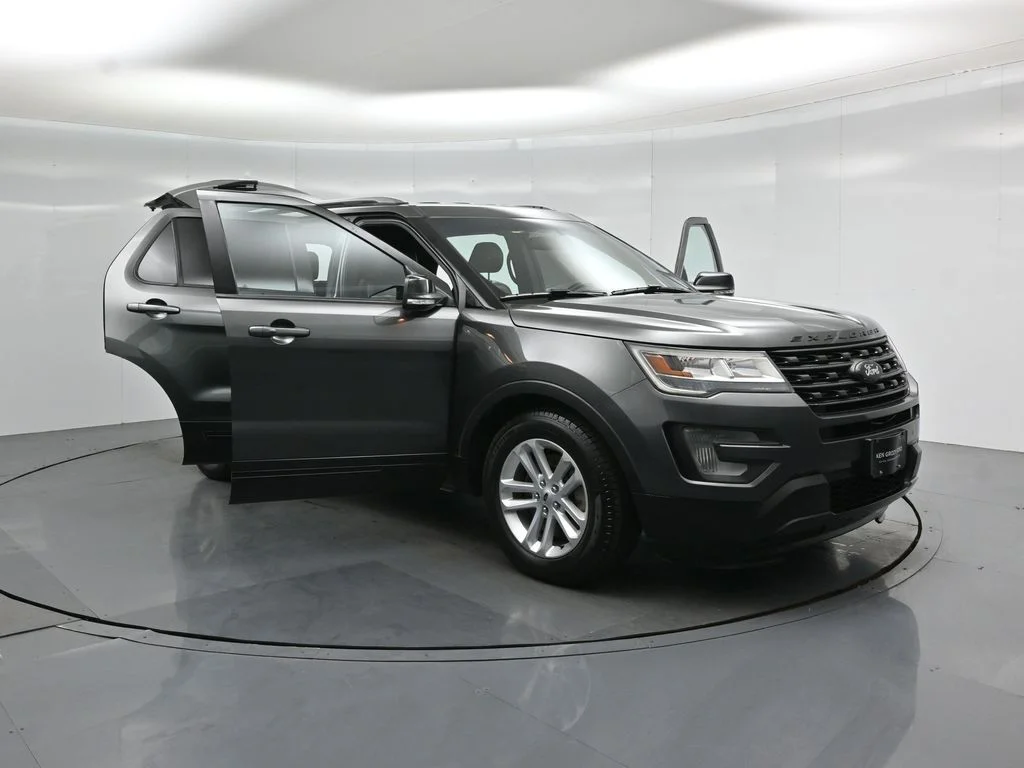 Certified Used 2017 Gray Ford XLT image 33