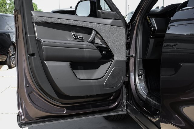 New 2027 Charente Grey Land Rover SE image 44