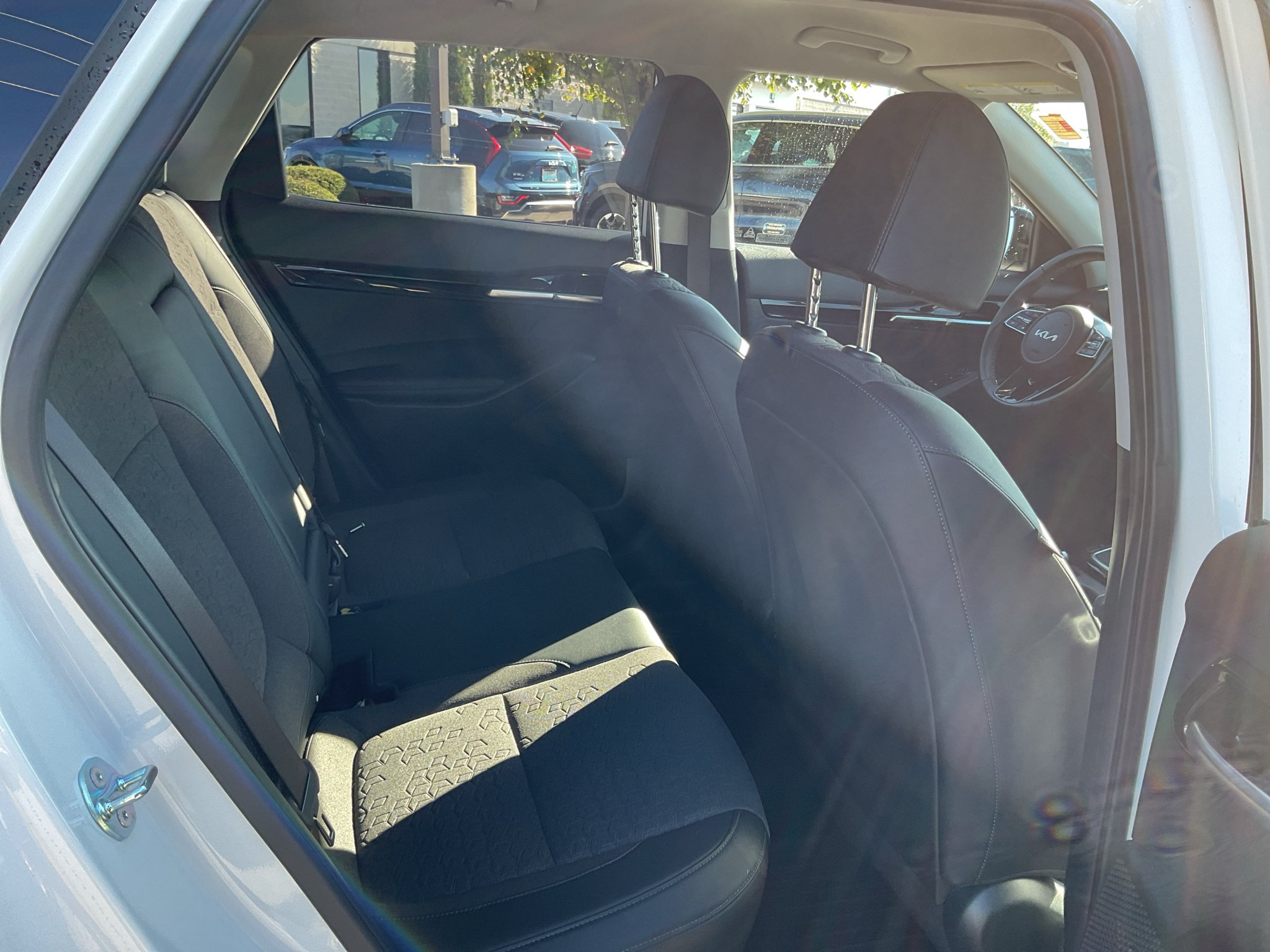 Used 2025 Clear White/Black Roof Kia S image 13