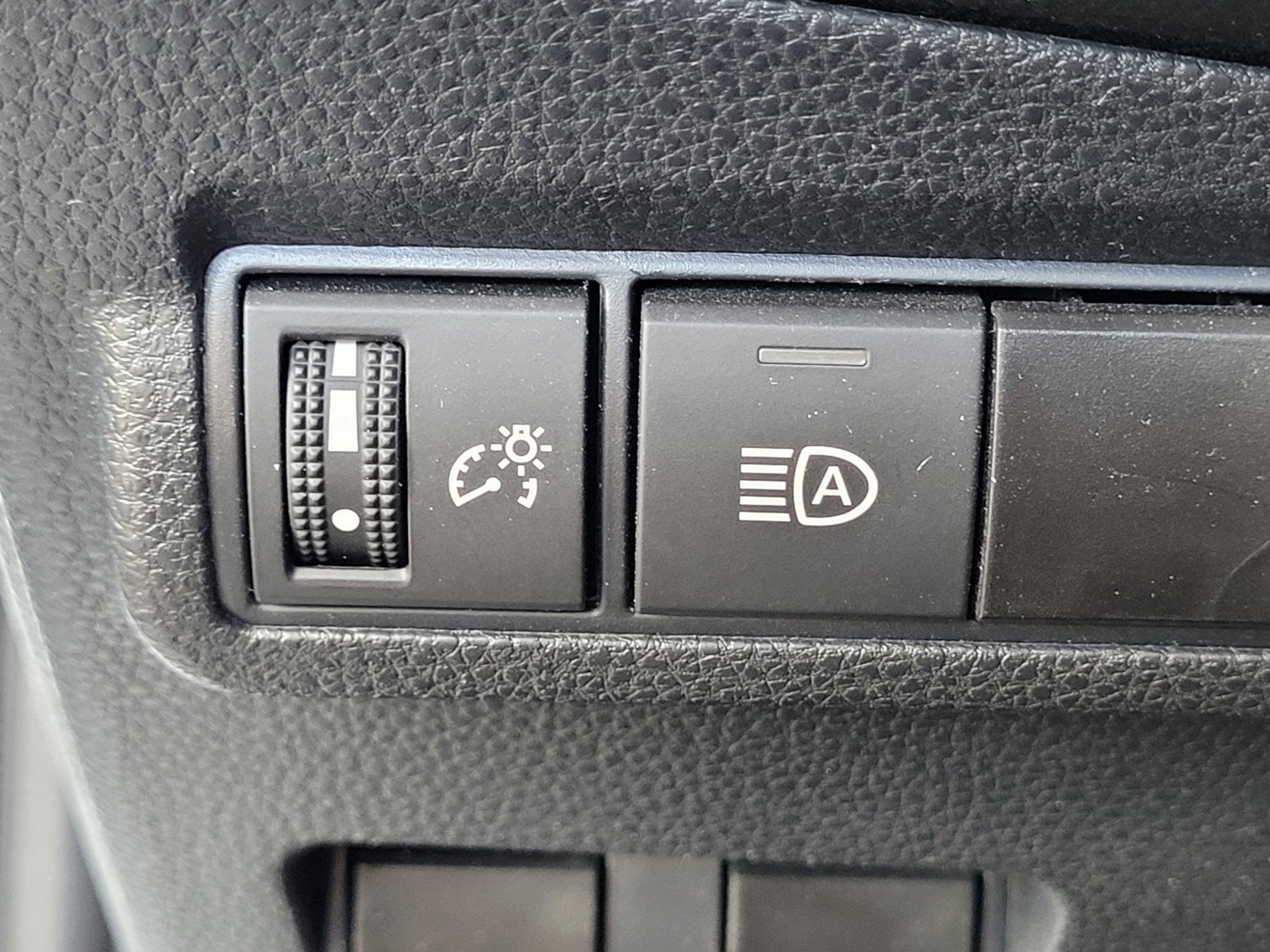 Used 2024 Wind Chill Pearl Toyota LE image 8