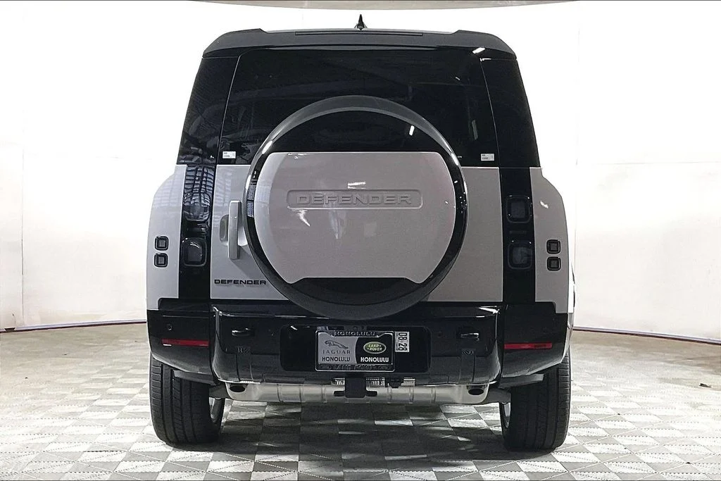 New 2026 Gray Land Rover X-Dynamic SE image 3