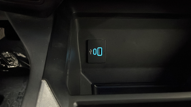 Used 2024 Oxford White Ford XLT image 27