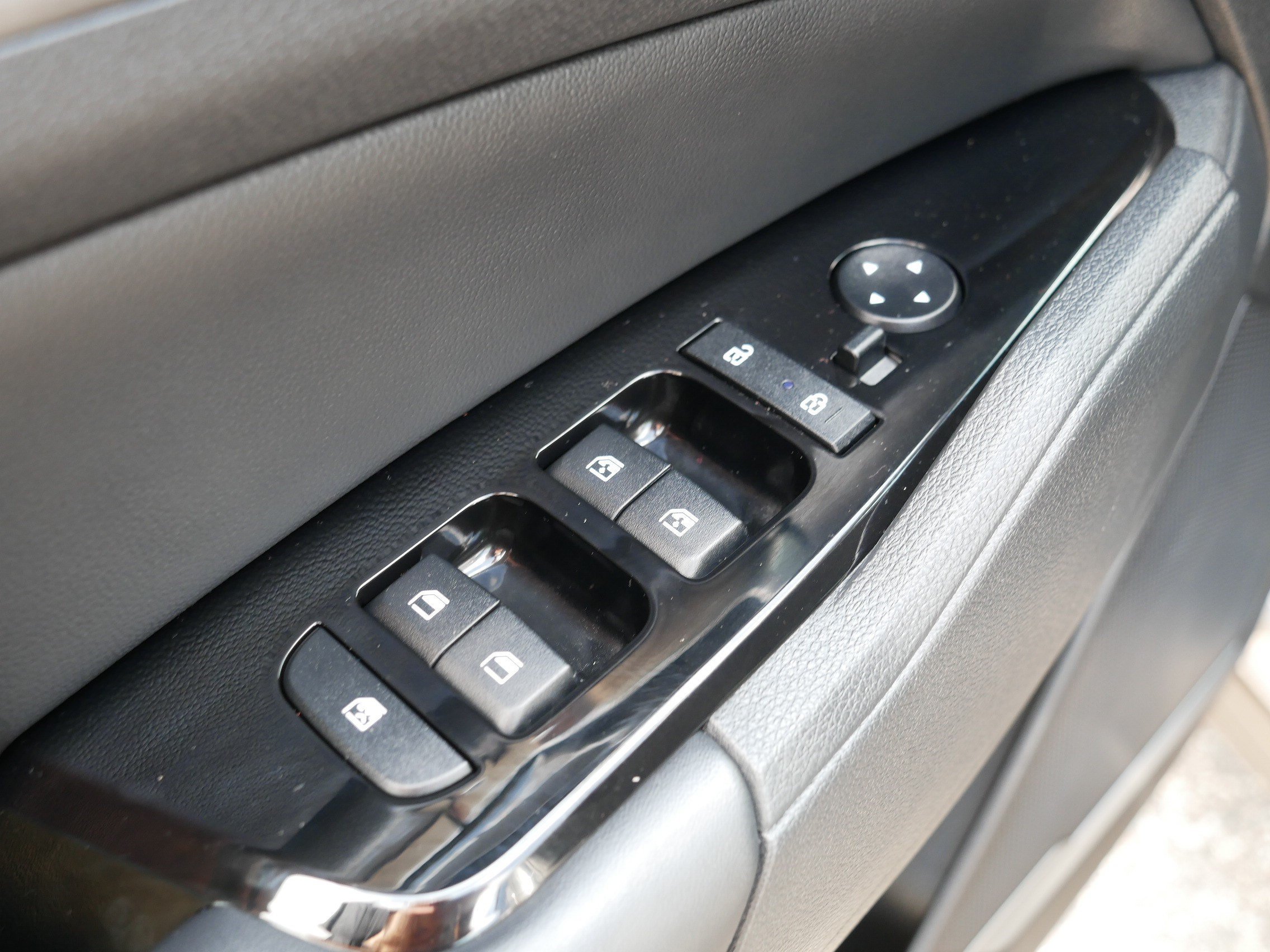 Used 2023 Wolf Gray Kia X-Line image 19