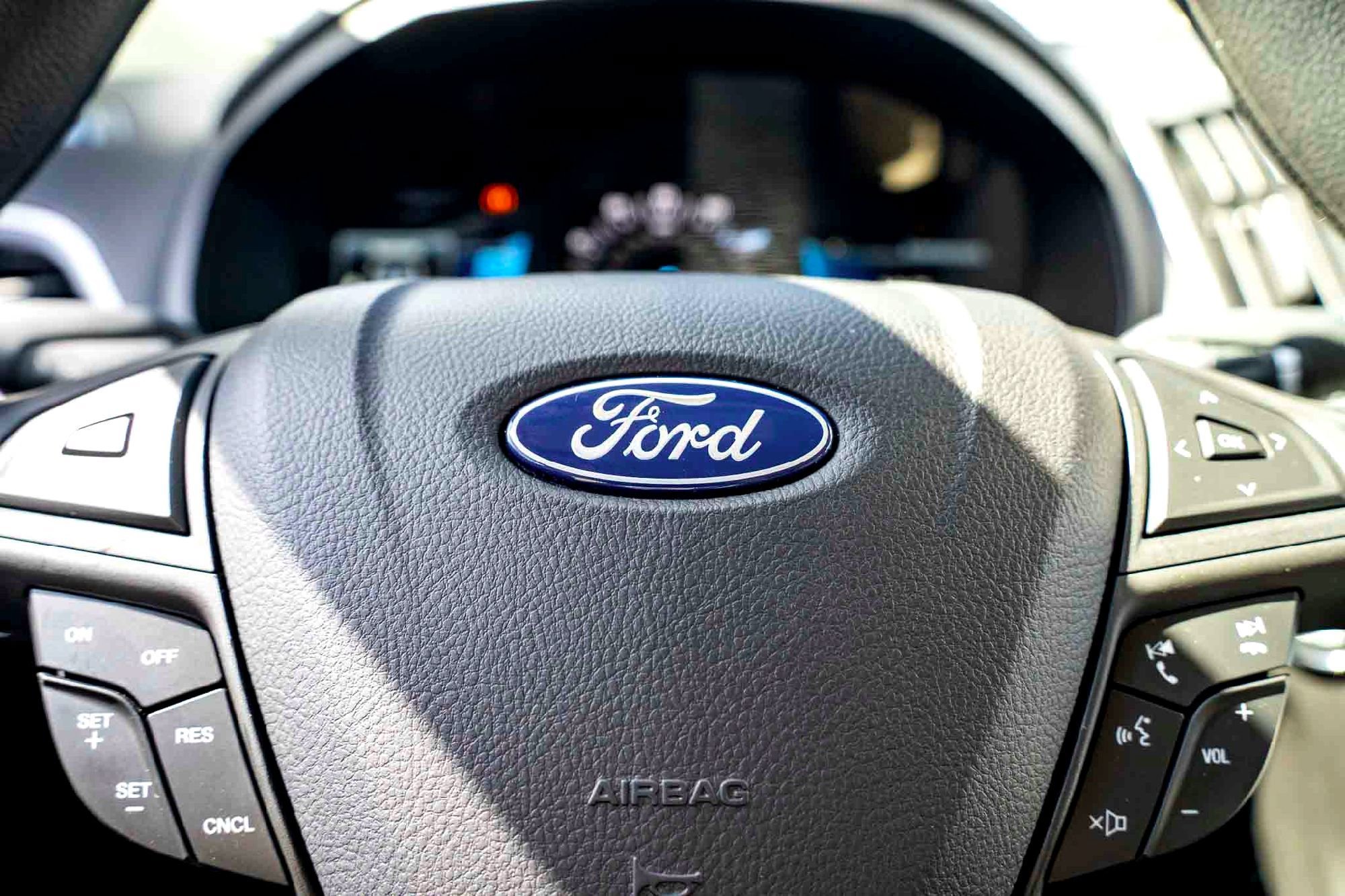 New 2024 Agate Black Metallic Ford SE image 15