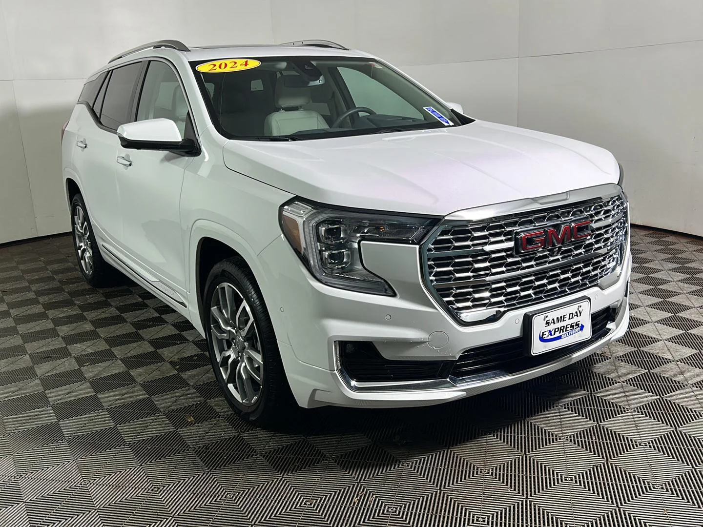 Used 2024 Summit White GMC Denali image 5