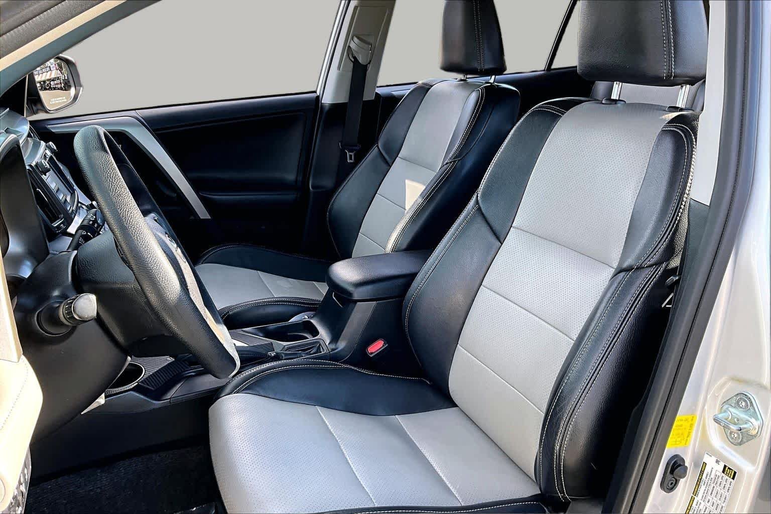 Used 2015 Classic Silver Metallic Toyota XLE image 7