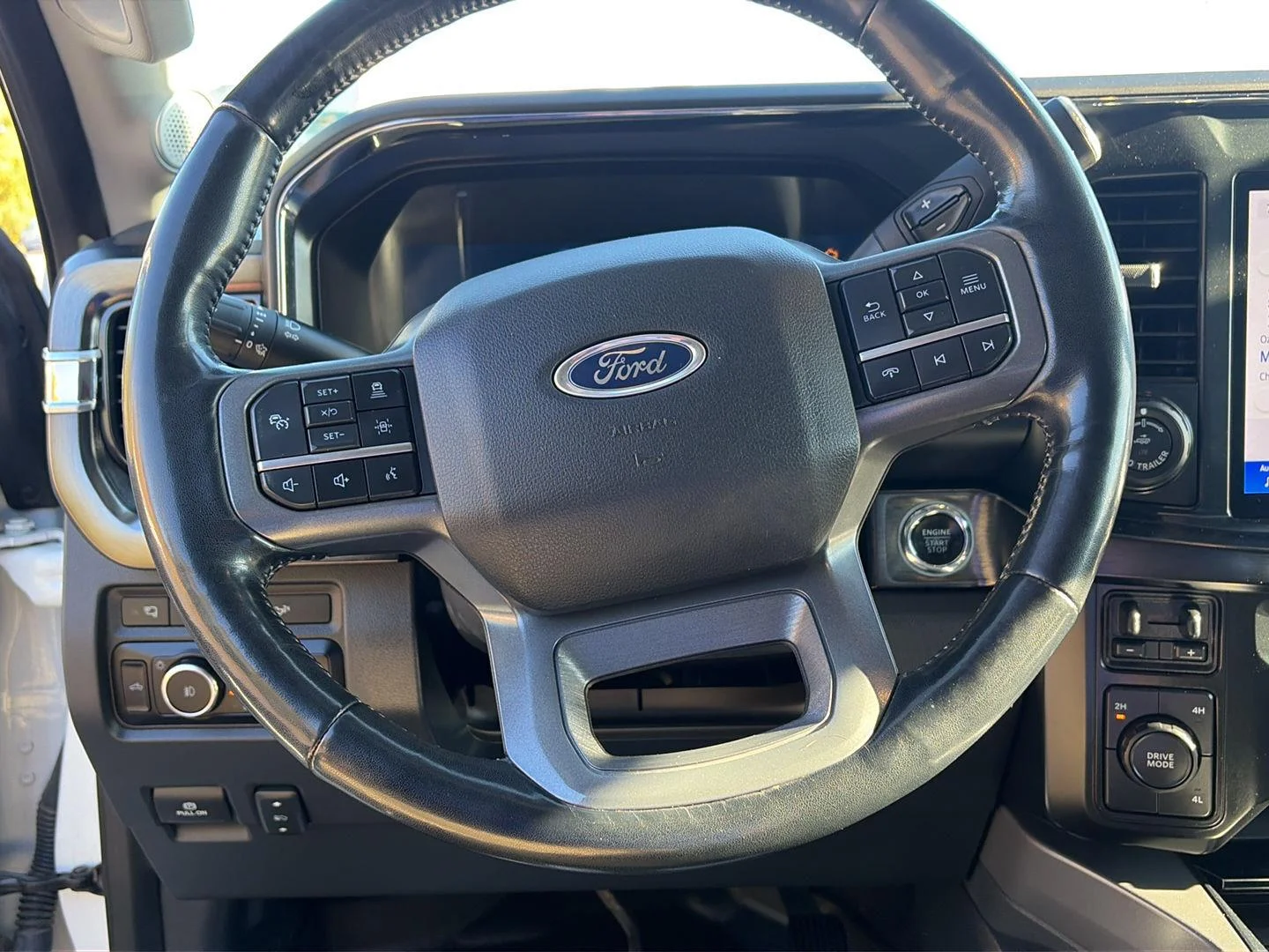 Used 2023 Star White Metallic Tri-Coat Ford Lariat image 6