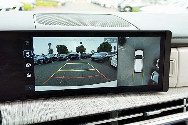 Used 2025 White Hyundai Calligraphy image 34