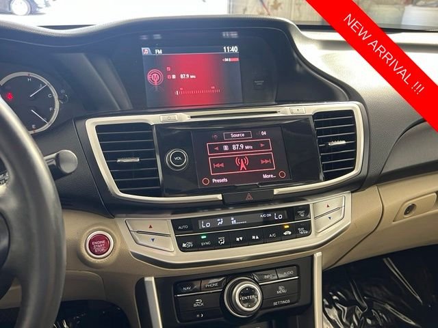 Used 2014 Basque Red Pearl II Honda Touring image 16
