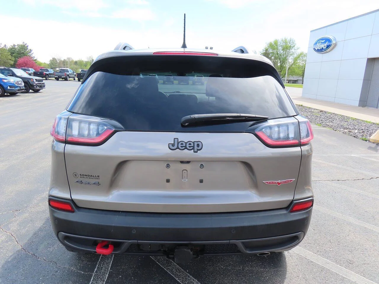 Used 2021 Light Brownstone Pearl Coat Jeep Trailhawk 4x4 4dr SUV image 5