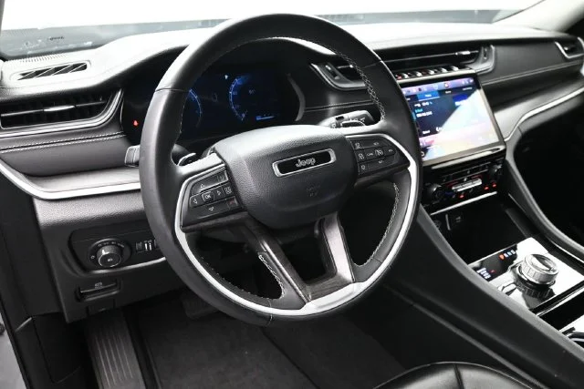 Used 2023 Silver Jeep Limited image 18