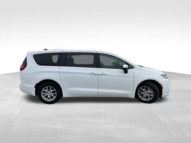 Used 2023 White Chrysler Touring L image 8