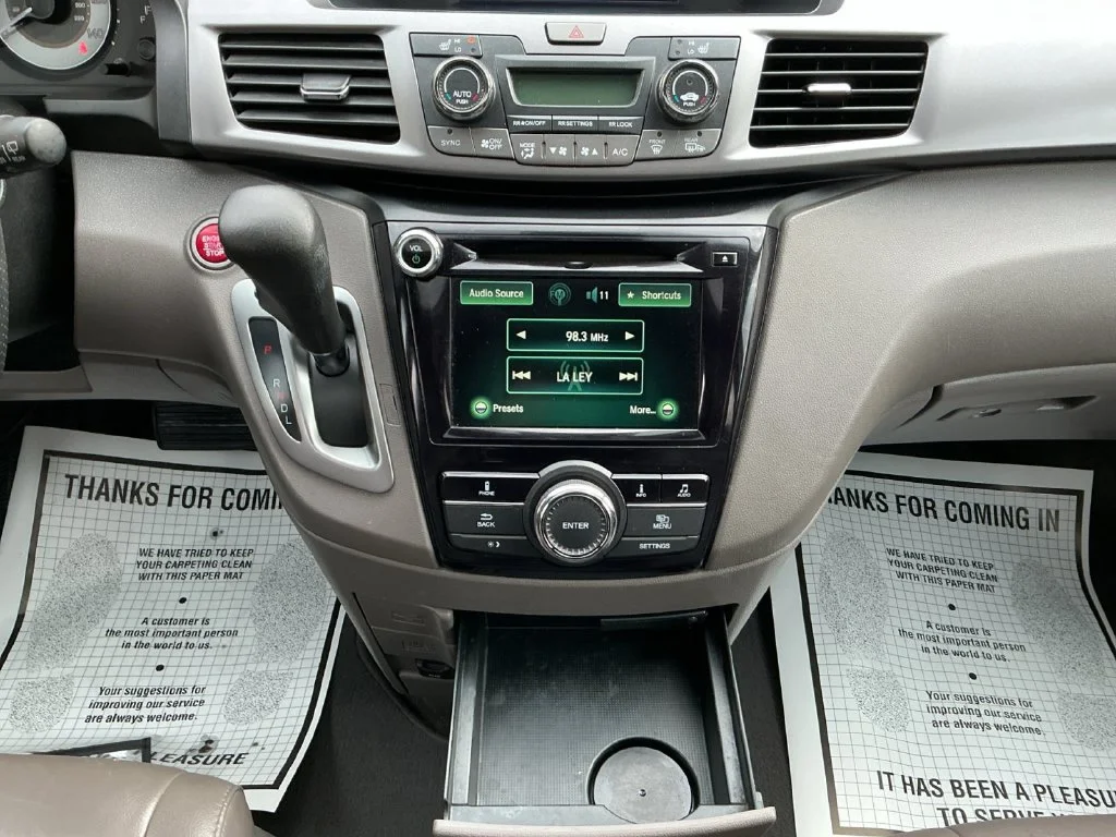 Used 2014 Silver Honda EX-L image 22