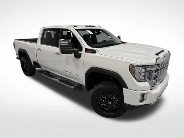 Used 2021 White GMC Denali image 36