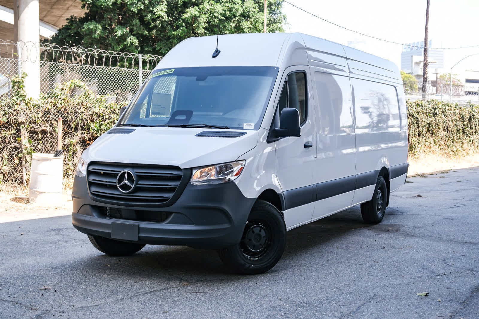 New 2026 Arctic White Mercedes-Benz Cargo 170ExtWB High Roof RWD 2.0L I4 Diesel Turbo image 2