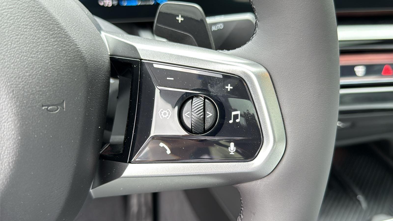 New 2027 Carbon Black Metallic BMW 550e xDrive image 14