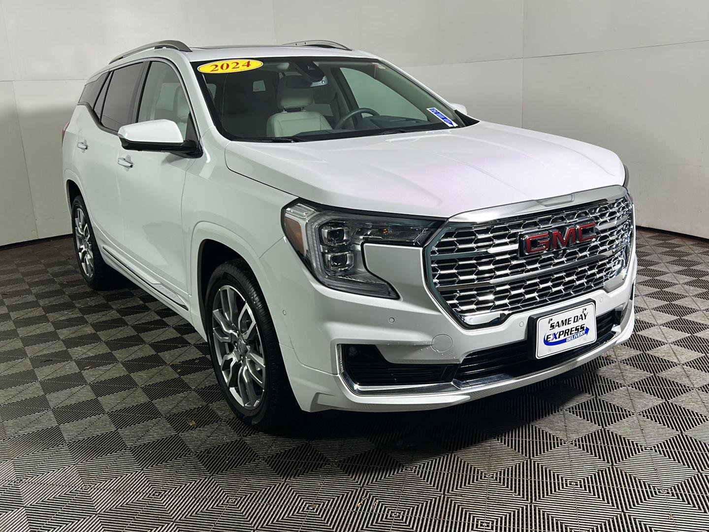 Used 2024 Summit White GMC Denali image 5