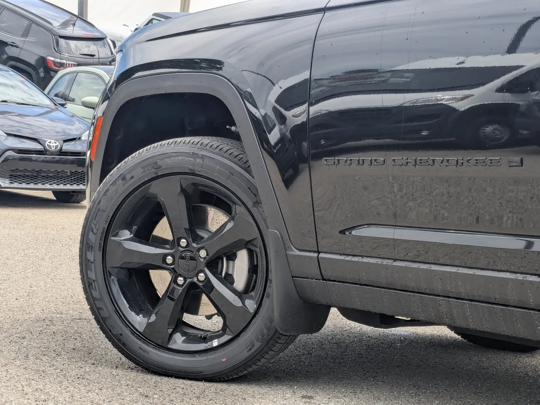 New 2026 Black Jeep Altitude - - 4x4 - 2.0L Turbo - Altitude Pkg - Power Sunroof & More! image 8